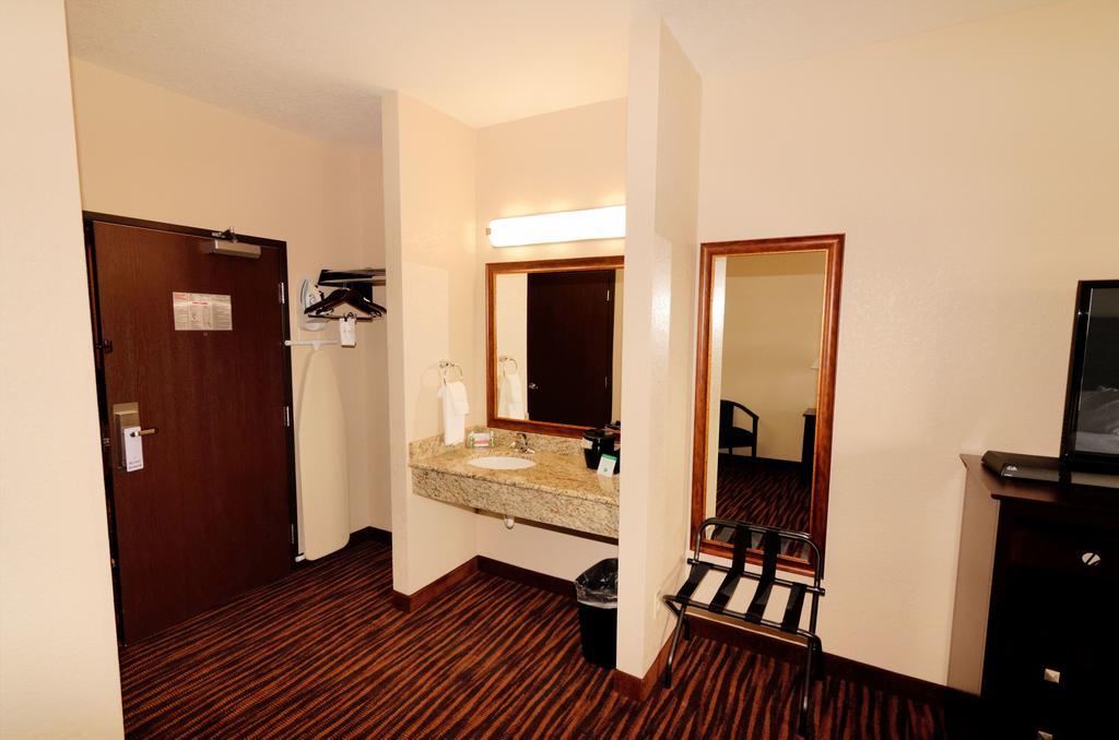 Cobblestone Inn & Suites - Denison | Oak Ridge Екстер'єр фото