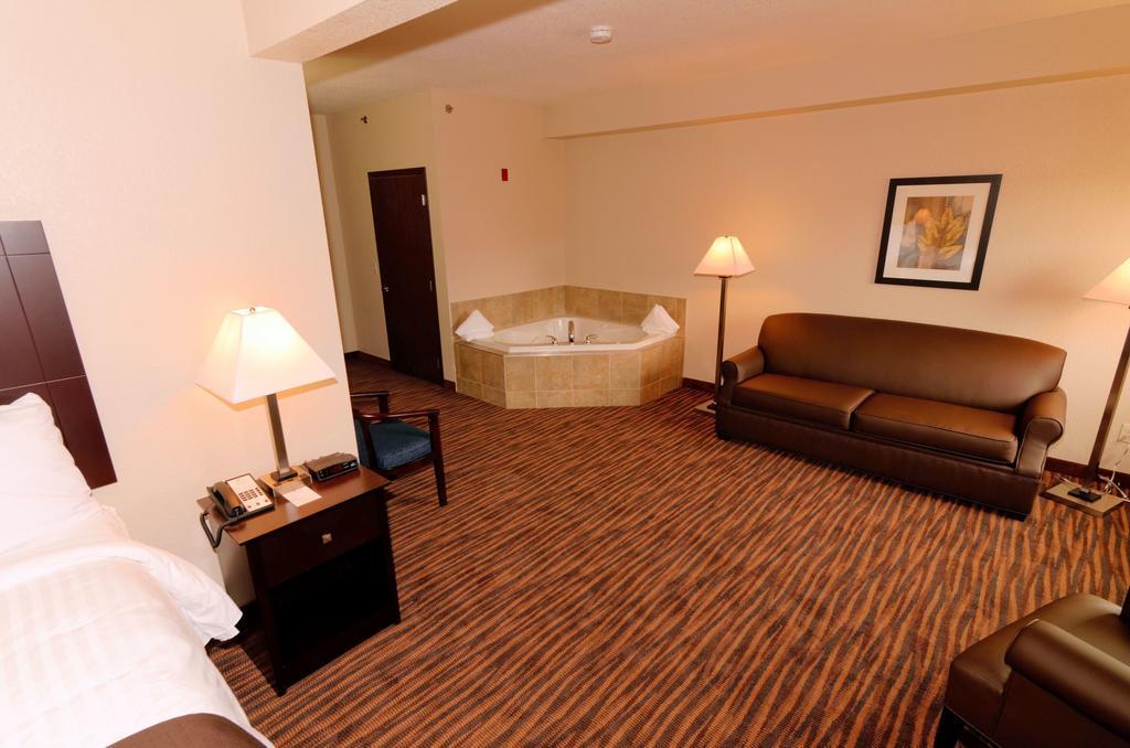 Cobblestone Inn & Suites - Denison | Oak Ridge Номер фото