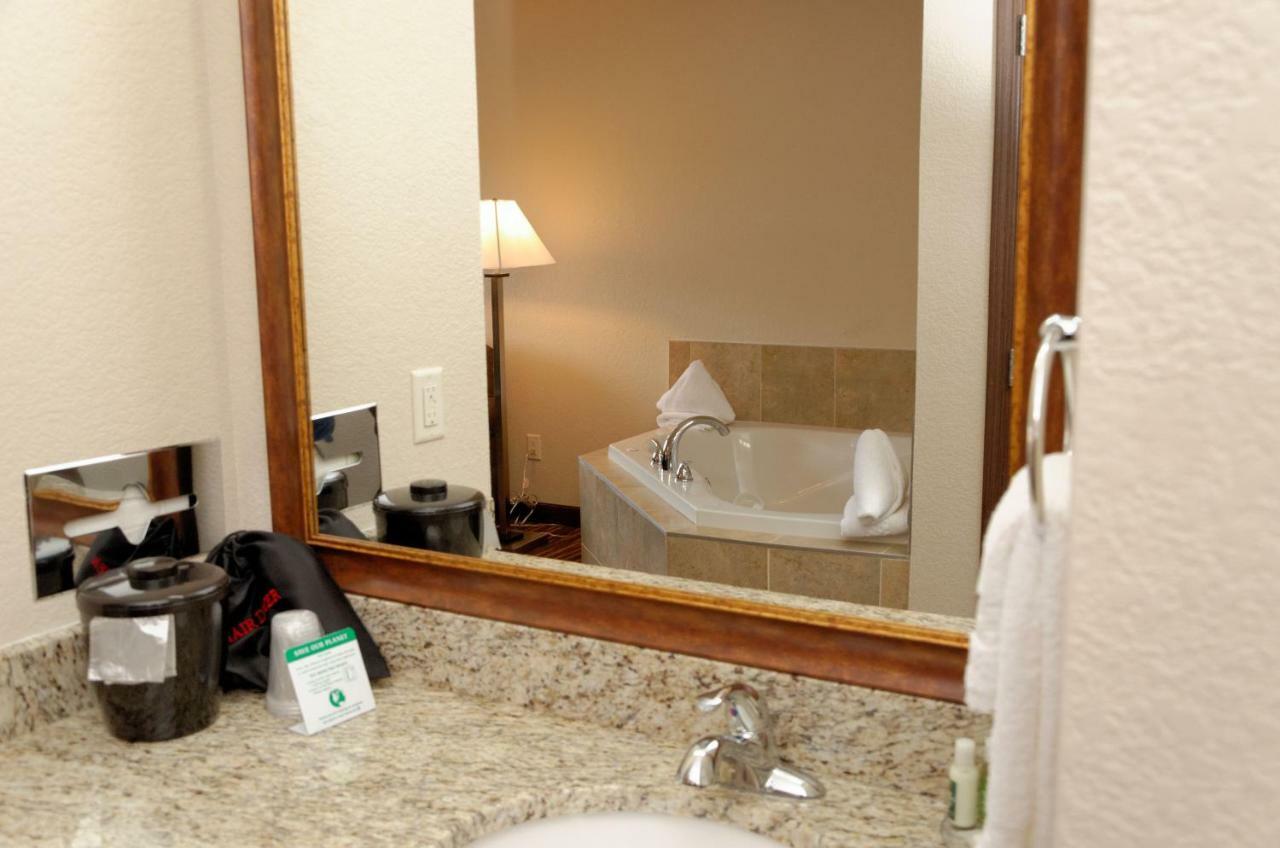 Cobblestone Inn & Suites - Denison | Oak Ridge Екстер'єр фото